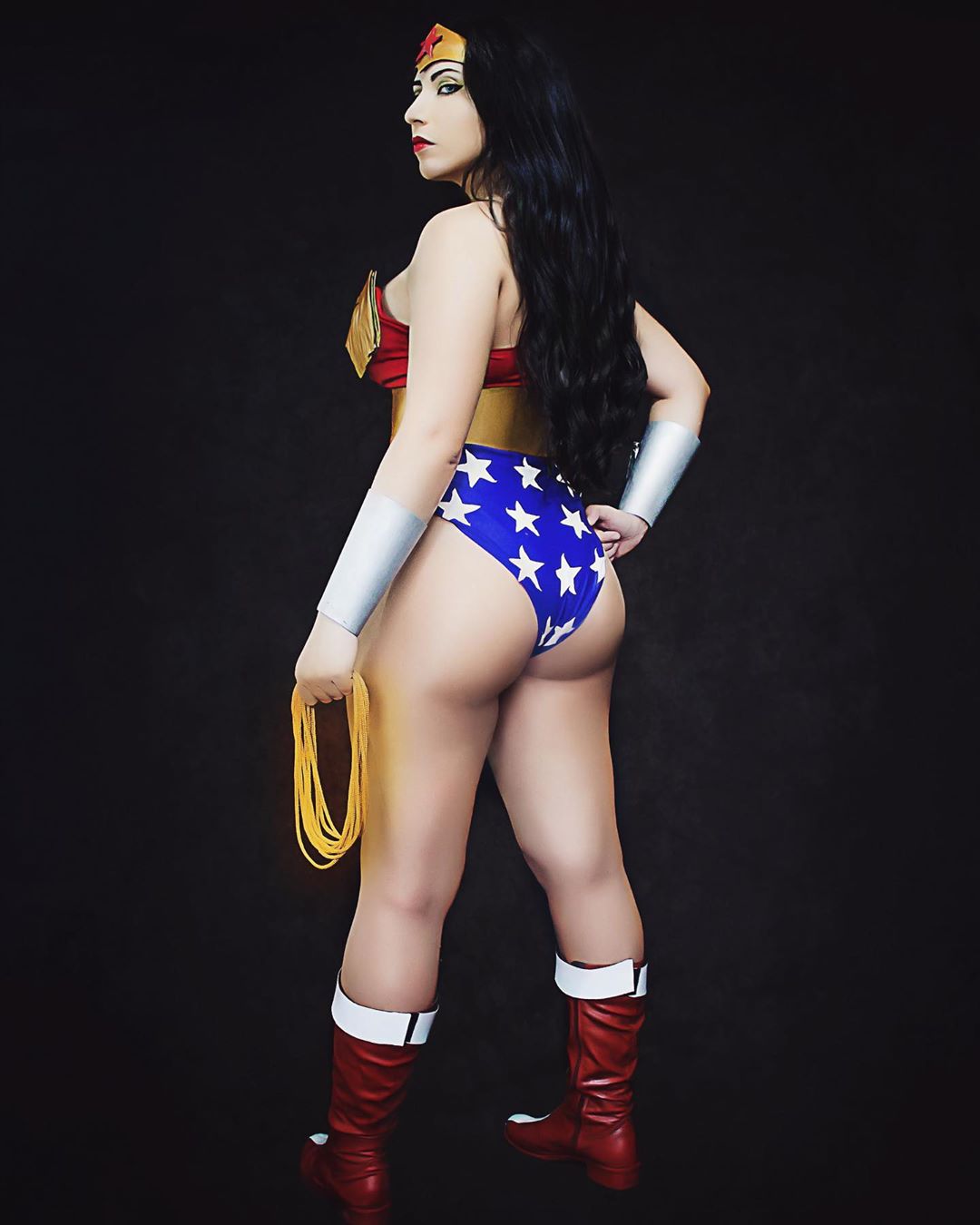 Wonderwoman Cosplay by danievedo.